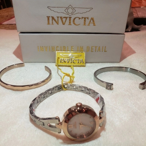 Women's Invicta Watch Gift Set - Picture 4 of 9